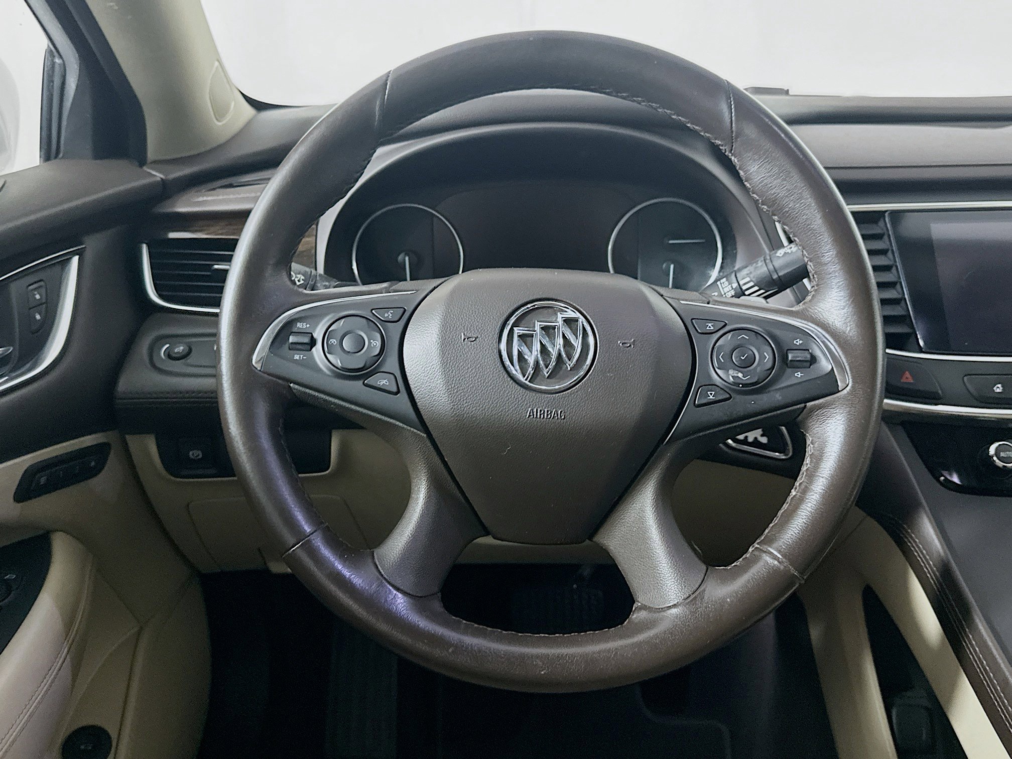 Used 2018 Buick LaCrosse Essence FWD image 18