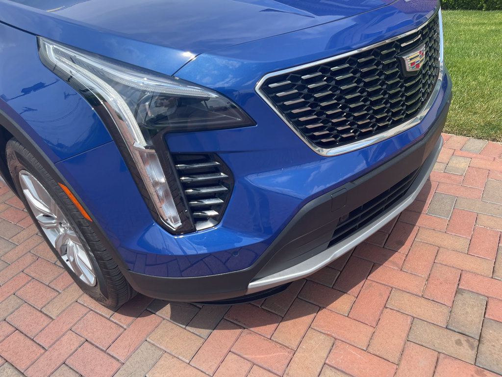 Used 2023 Cadillac XT4 Premium Luxury w/ Cold Weather Package AWD/4WD image 4
