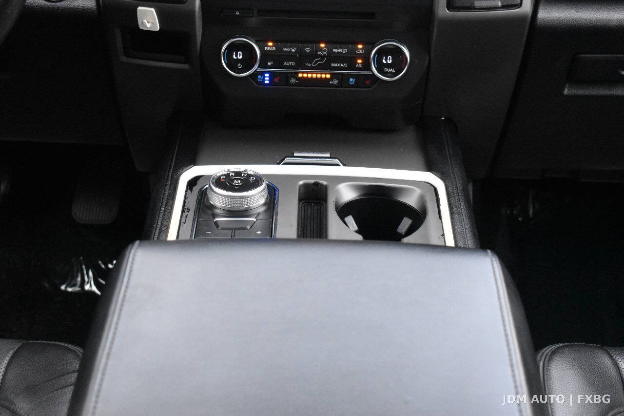 Used 2018 Ford Expedition Max XLT w/ Equipment Group 202A AWD/4WD image 28