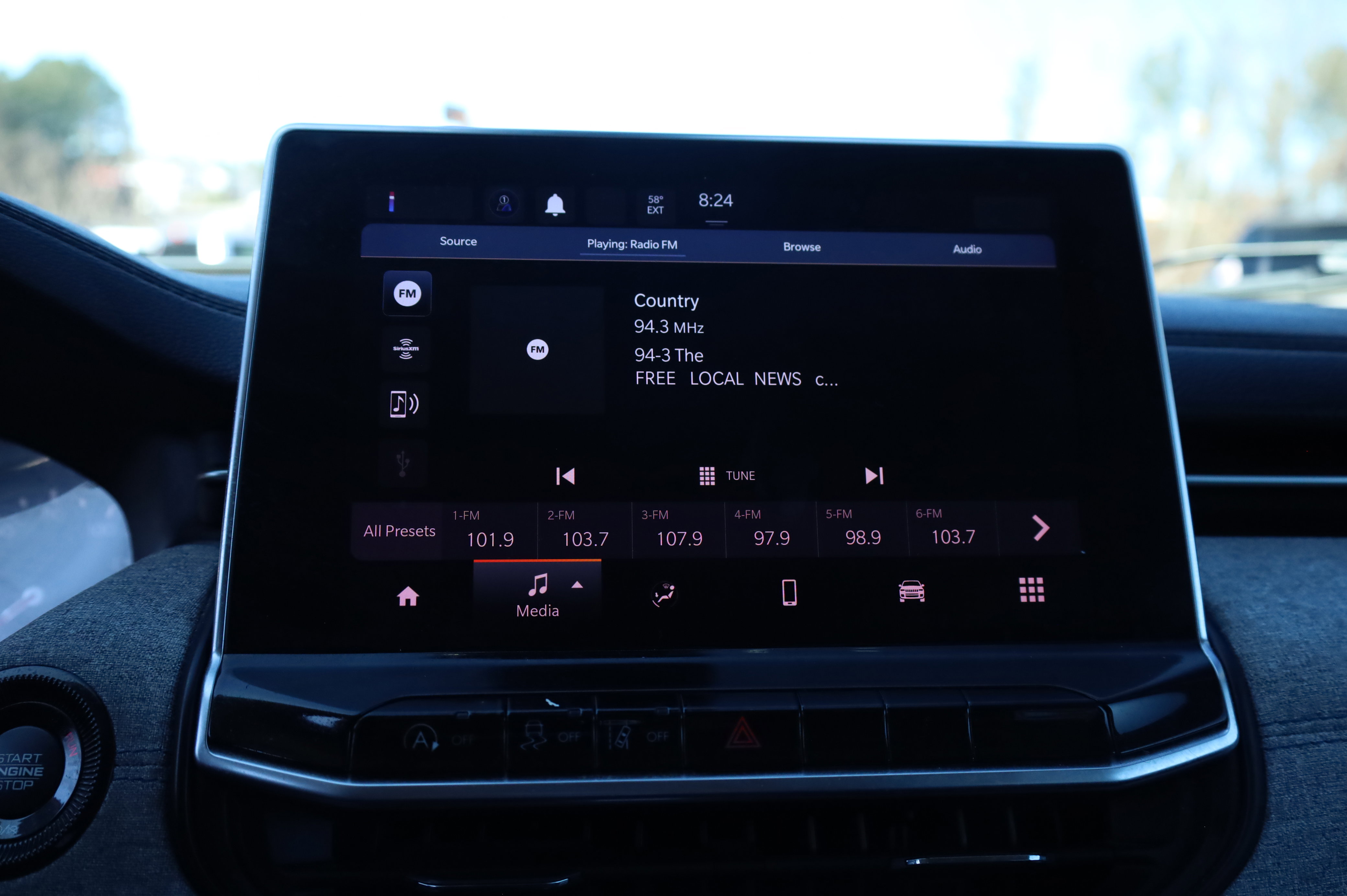 Used 2022 Jeep Compass Latitude w/ Sun and Sound Group image 9