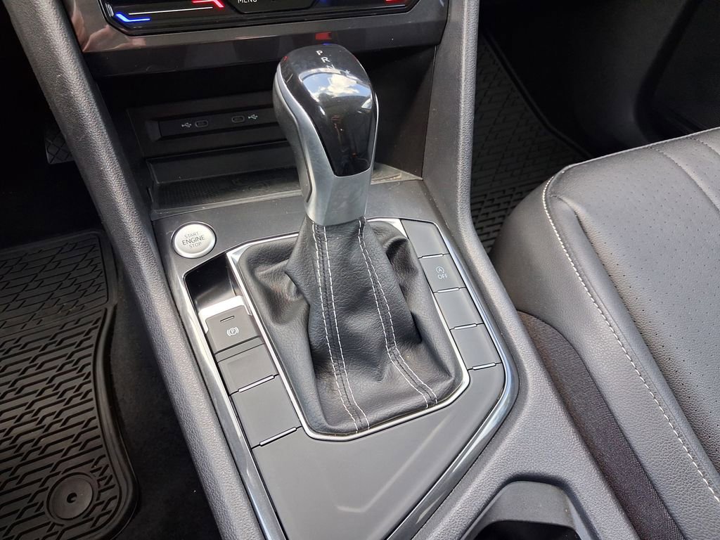 Used 2023 Volkswagen Tiguan SE w/ Panoramic Sunroof Package FWD image 32