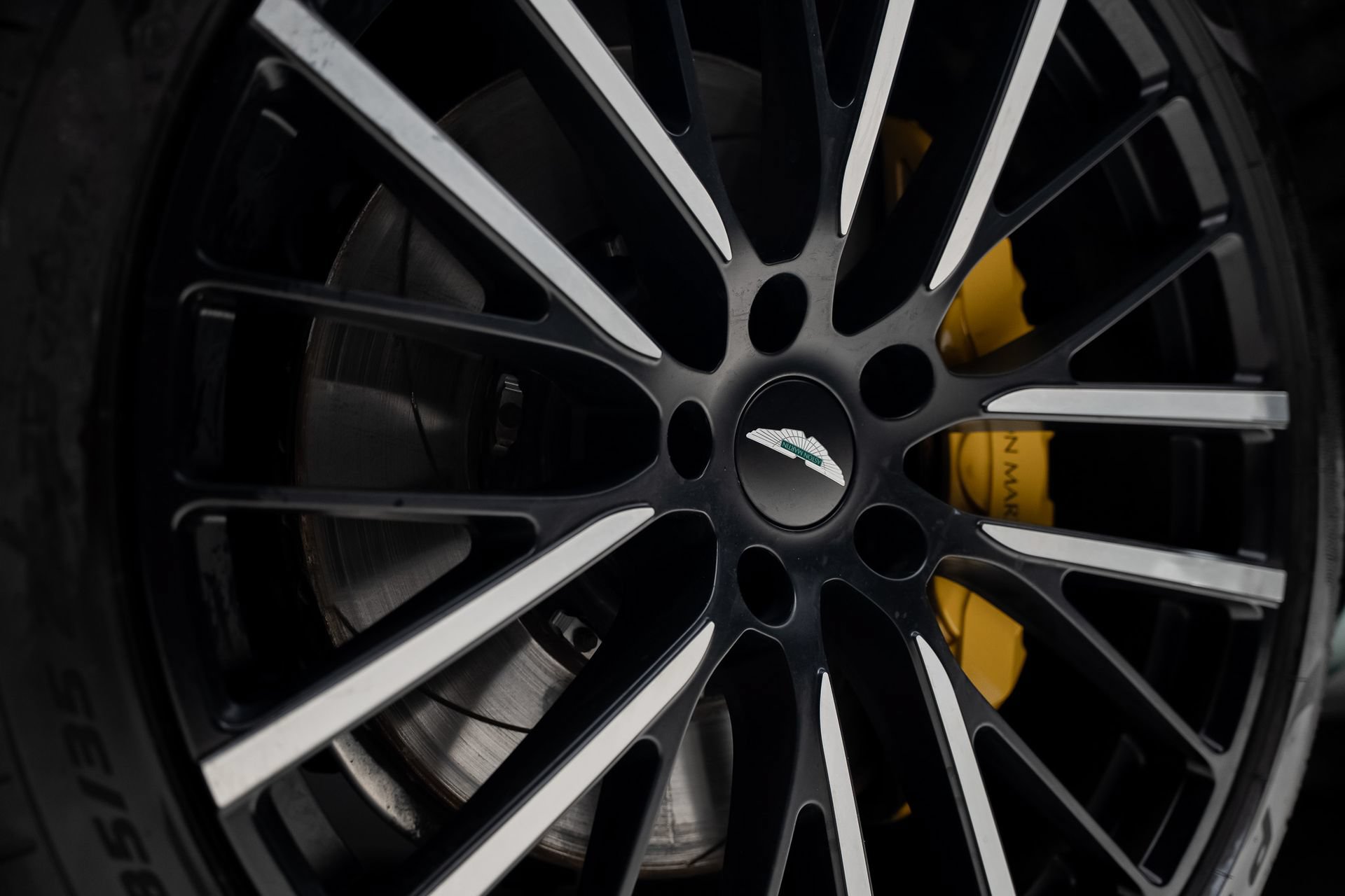 Used 2023 Aston Martin DBX AWD/4WD image 22