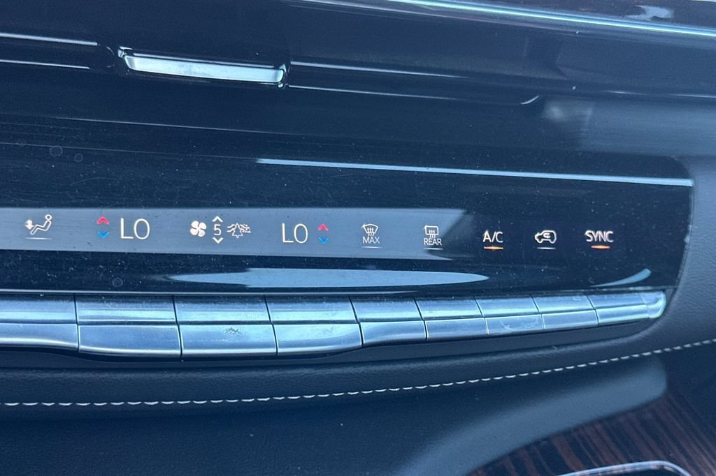 Certified 2021 Cadillac Escalade ESV Premium Luxury w/ Driver Assist Tech Package AWD/4WD image 30