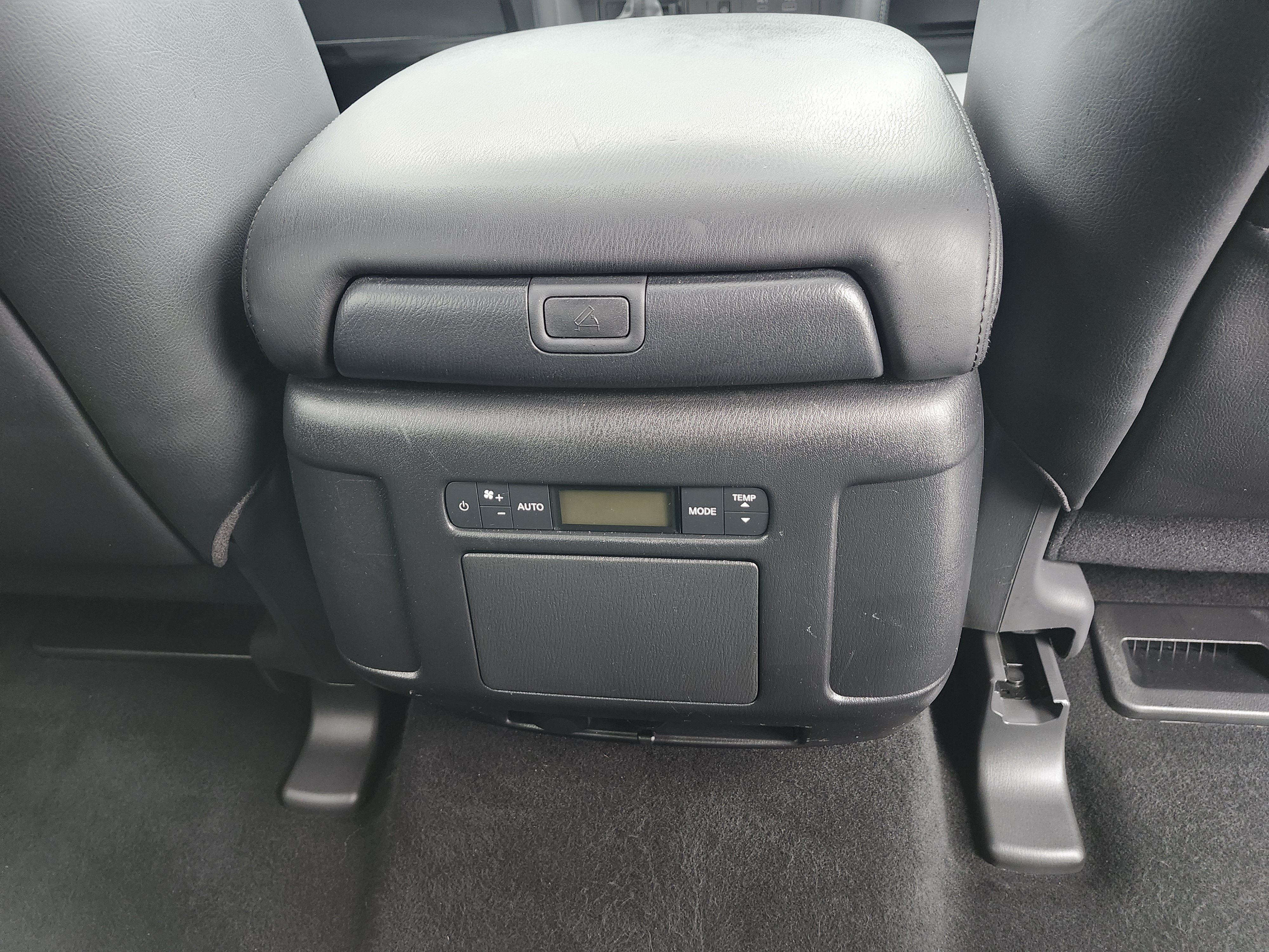 Used 2023 Nissan Armada SL w/ Captain's Chairs Package AWD/4WD image 24