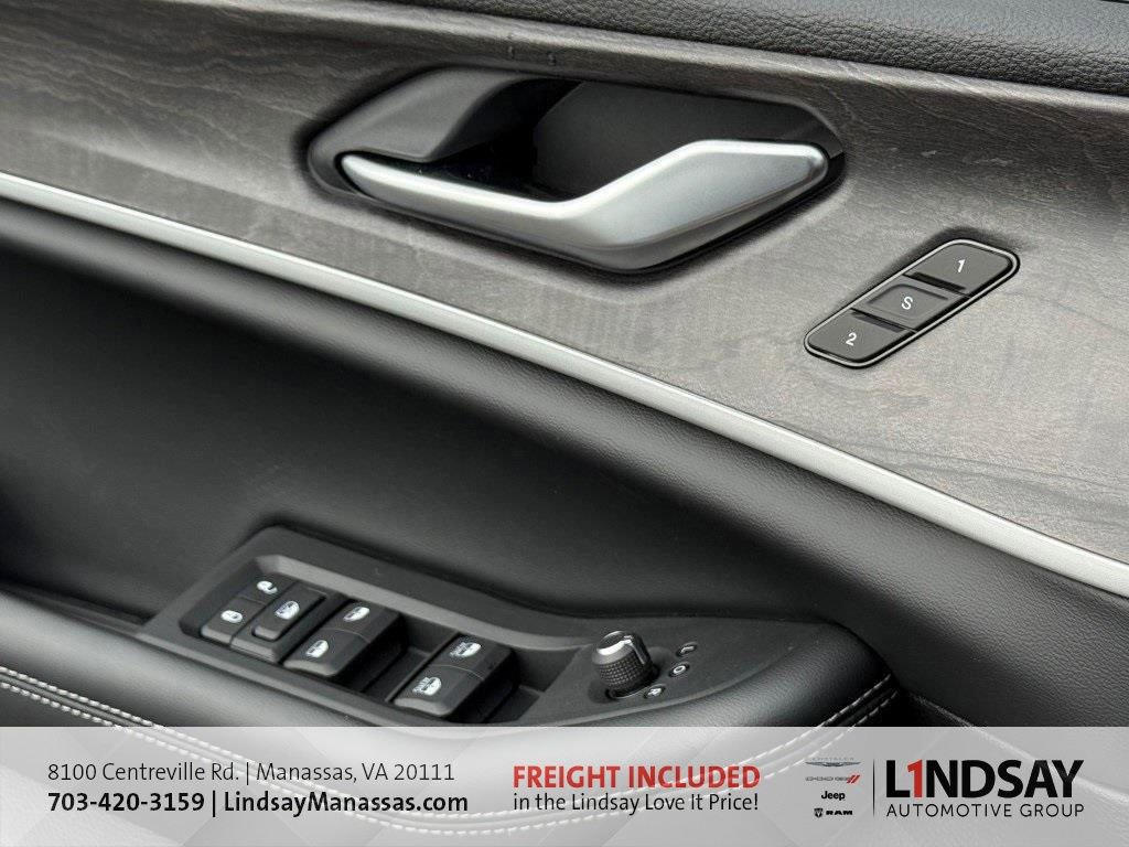 New 2025 Jeep Grand Cherokee L Limited w/ Luxury Tech Group II image 37