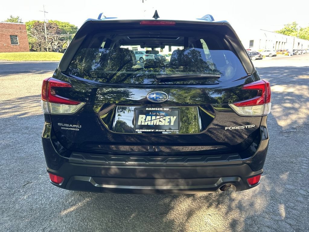 Used 2020 Subaru Forester Premium AWD/4WD image 7