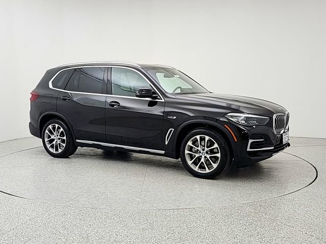 Used 2023 BMW X5 xDrive45e w/ Parking Assistance Package AWD/4WD image 3