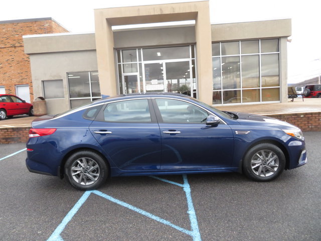 Used 2019 Kia Optima LX image 2