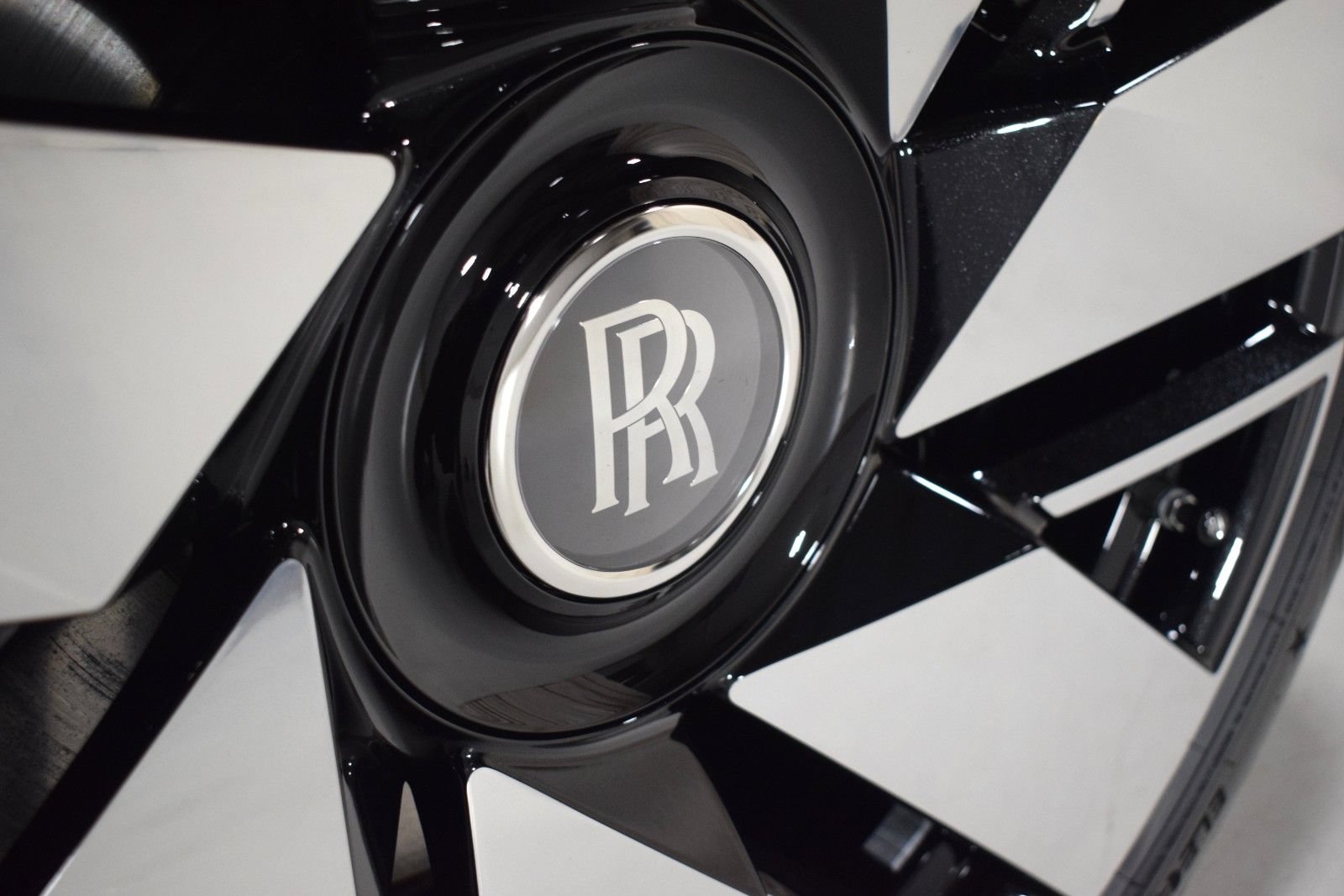 New 2026 Rolls-Royce Cullinan AWD/4WD image 19