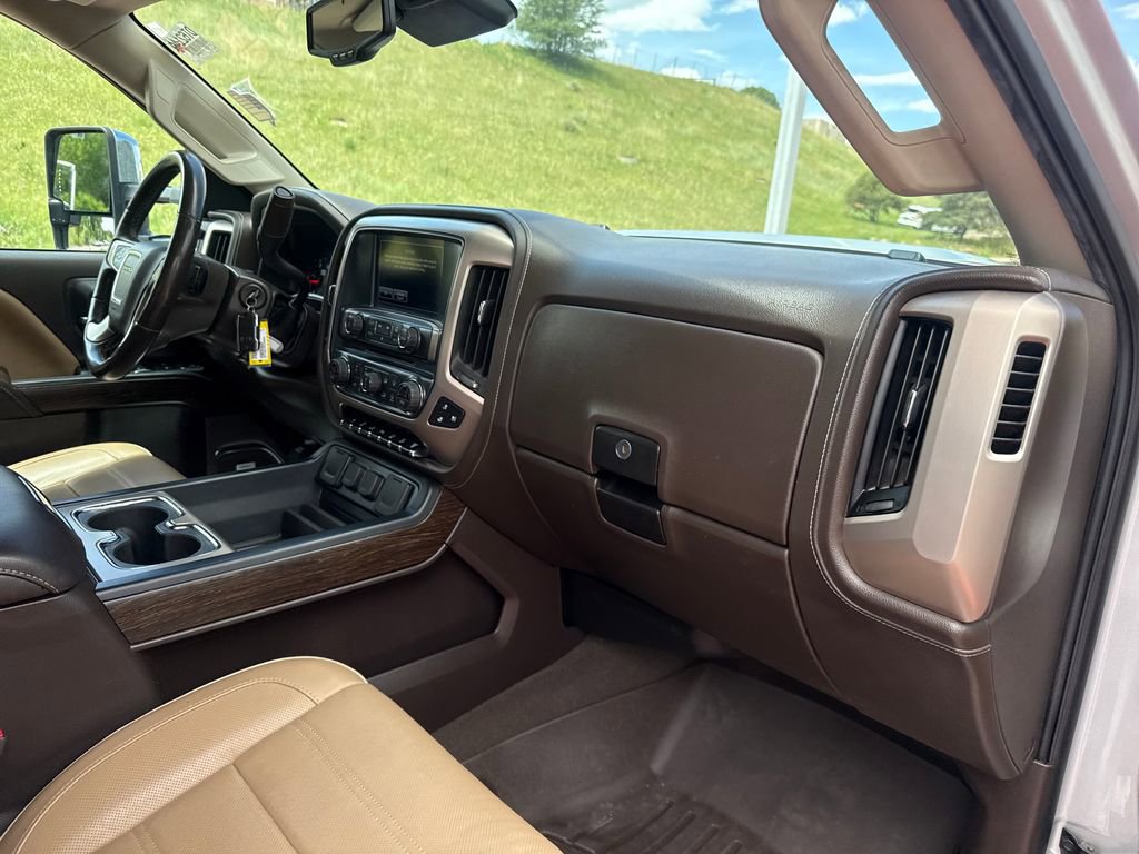 Used 2019 GMC Sierra 2500 Denali w/ Duramax Plus Package AWD/4WD image 28