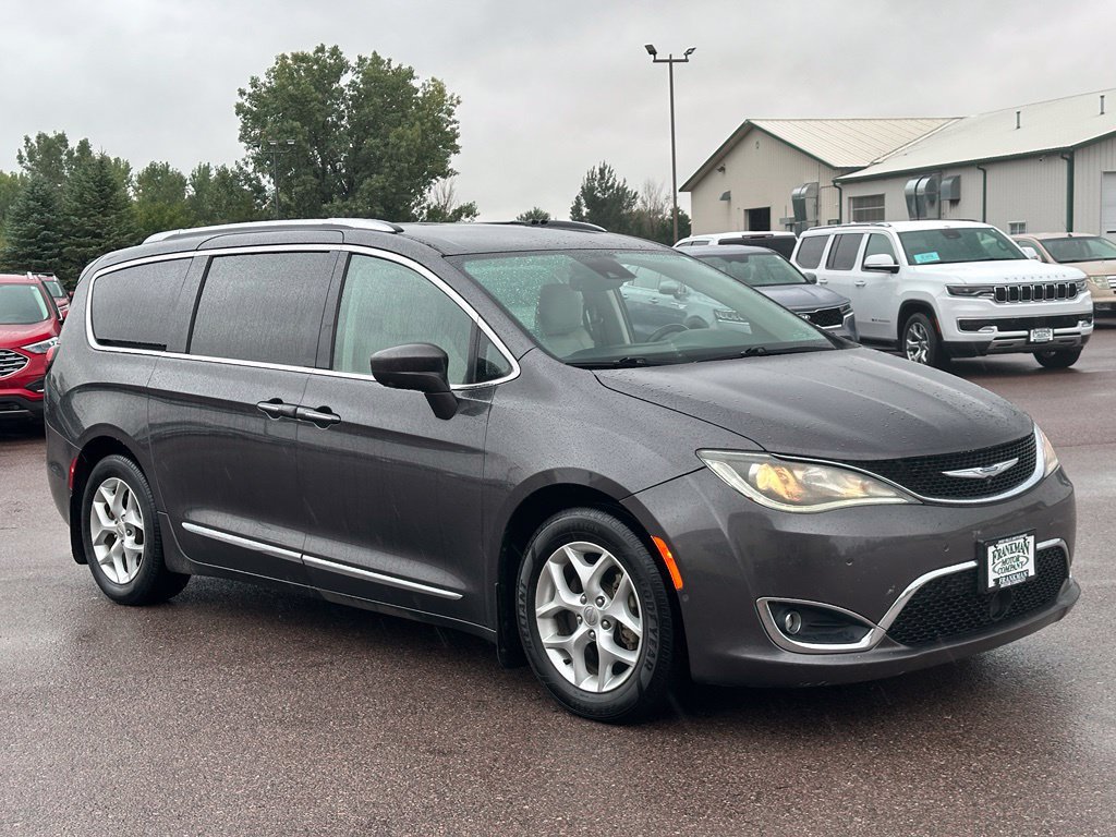 Used 2018 Chrysler Pacifica Touring-L Plus FWD image 7