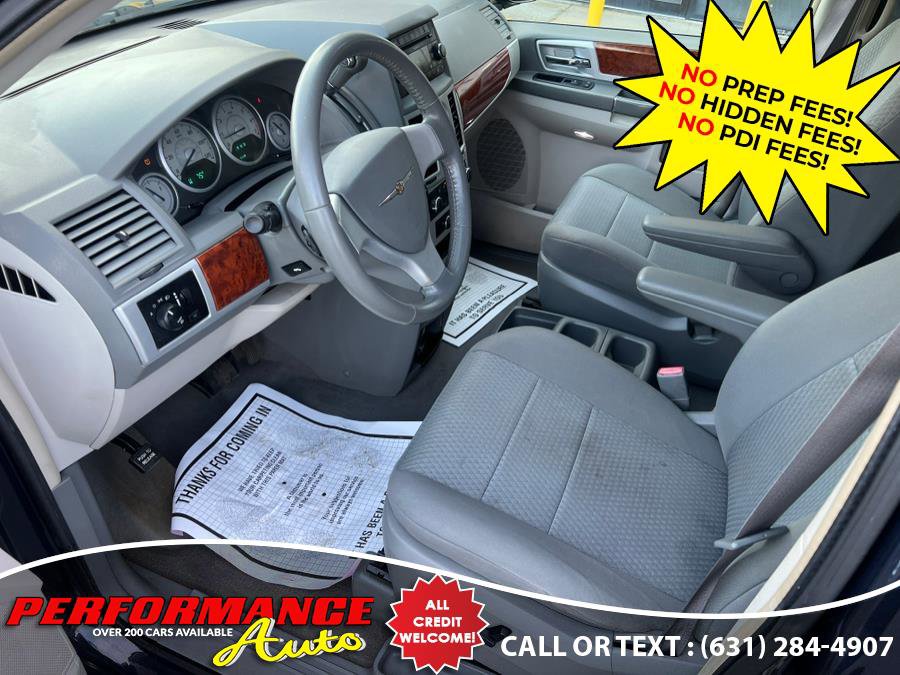 Used 2009 Chrysler Town & Country Touring image 8