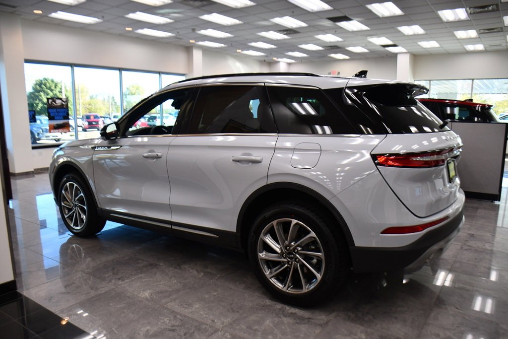 New 2026 Lincoln Corsair Premiere image 3