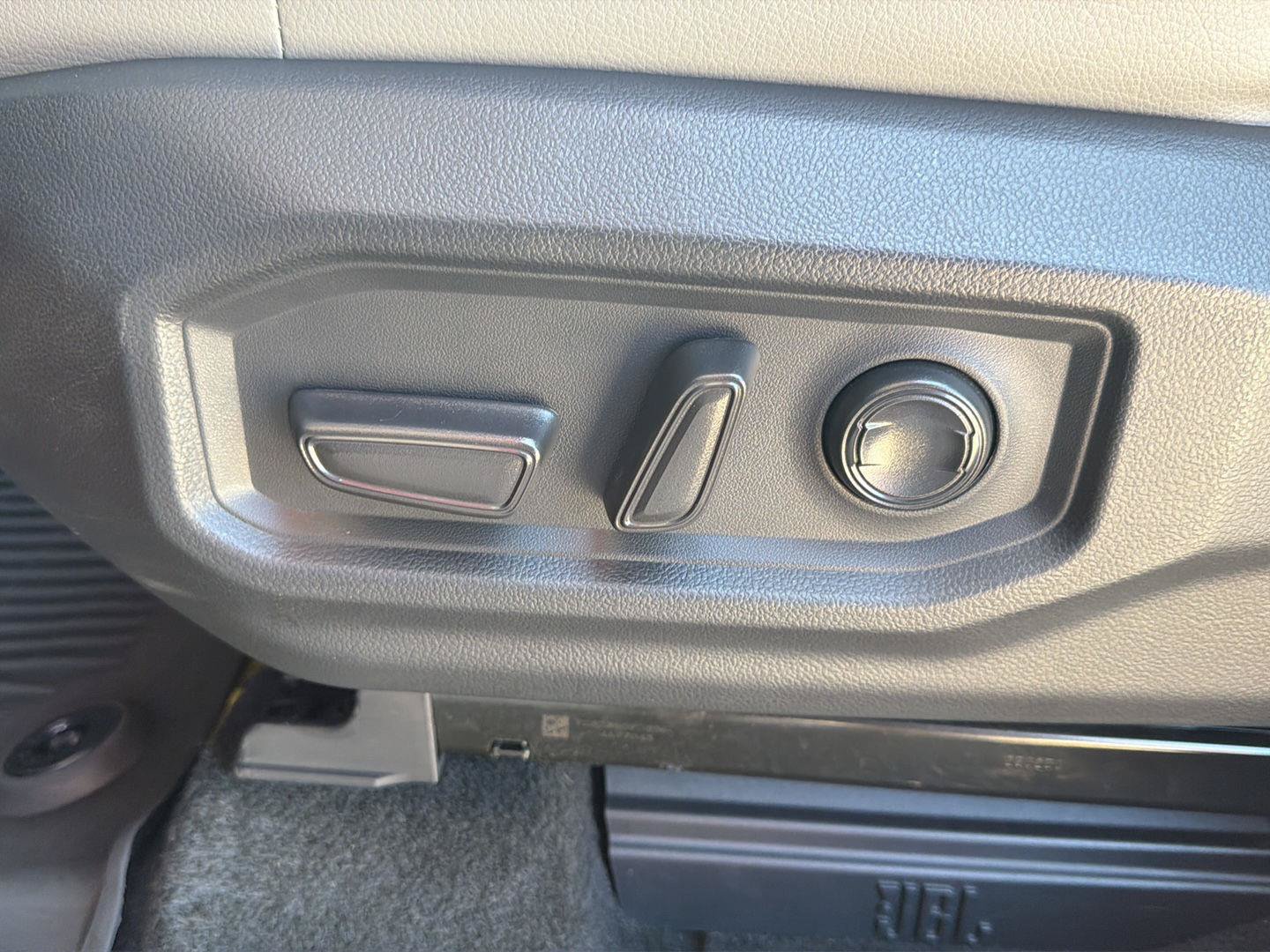 Used 2024 Toyota Tundra Limited AWD/4WD image 10
