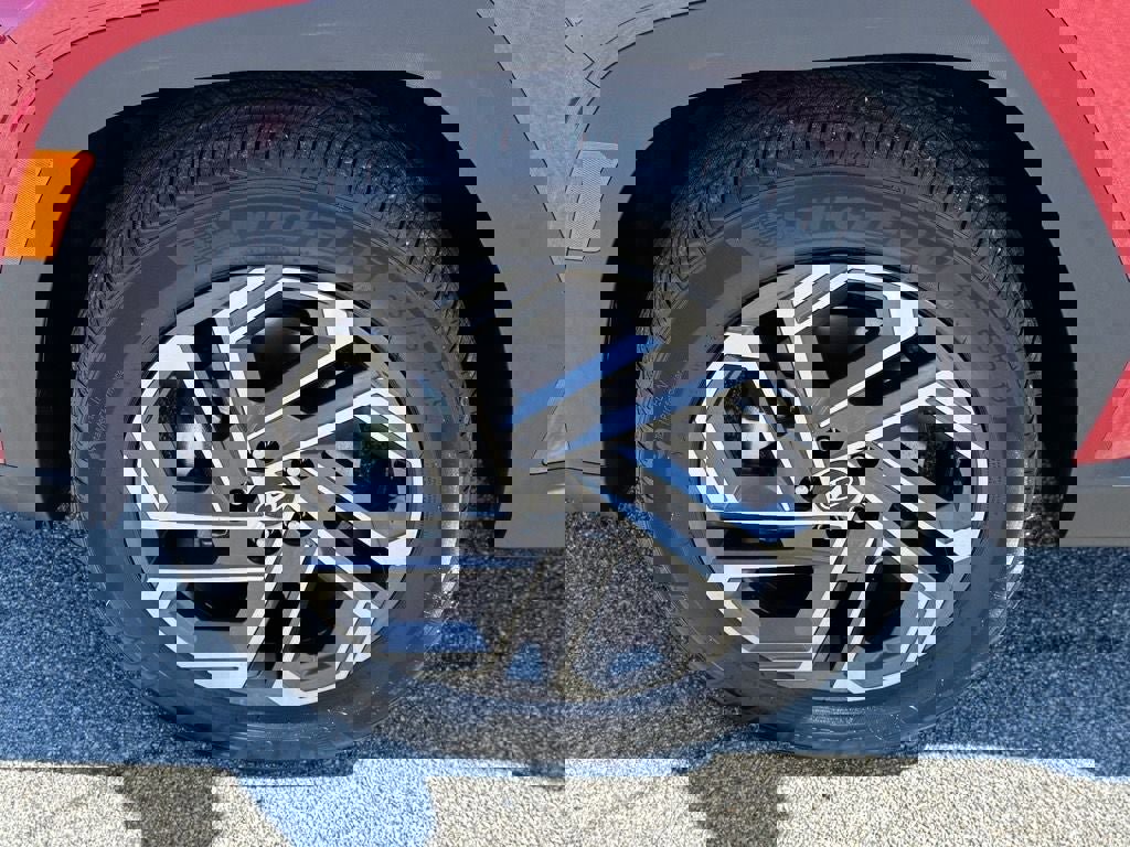 Used 2025 Hyundai Tucson Limited image 13