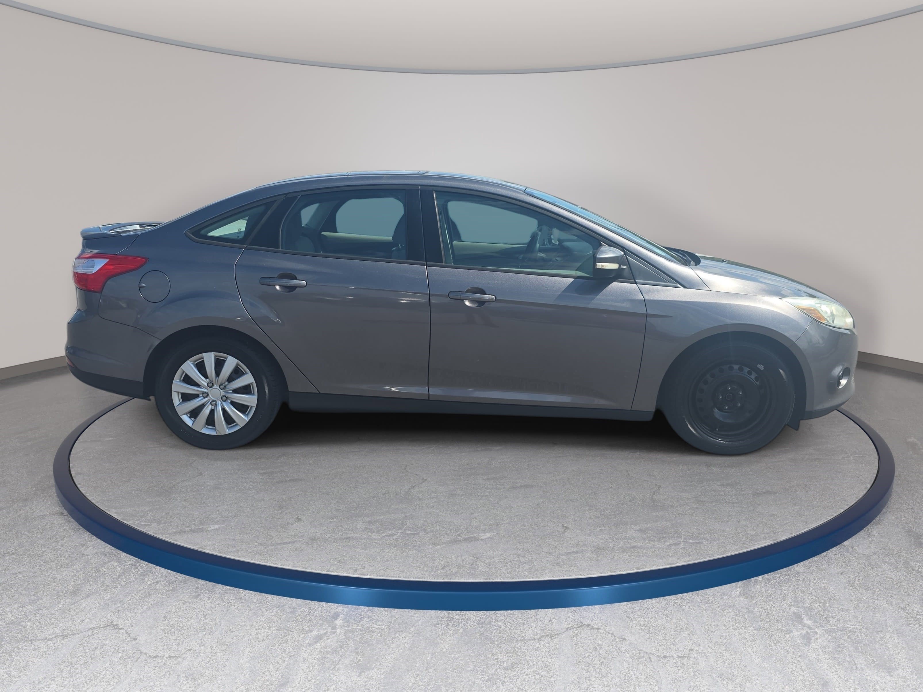 Used 2014 Ford Focus SE FWD image 4