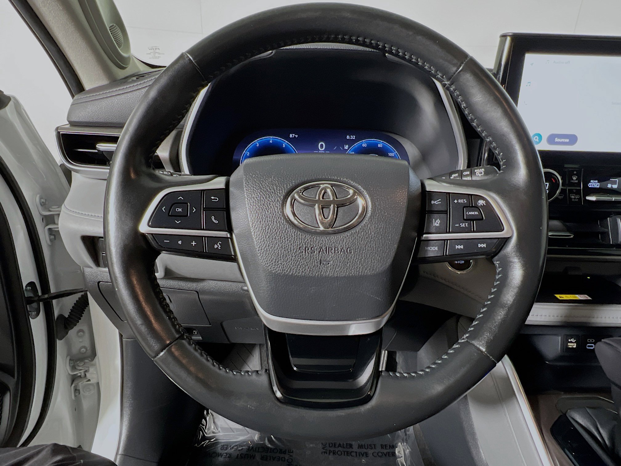 Used 2023 Toyota Highlander Limited FWD image 18
