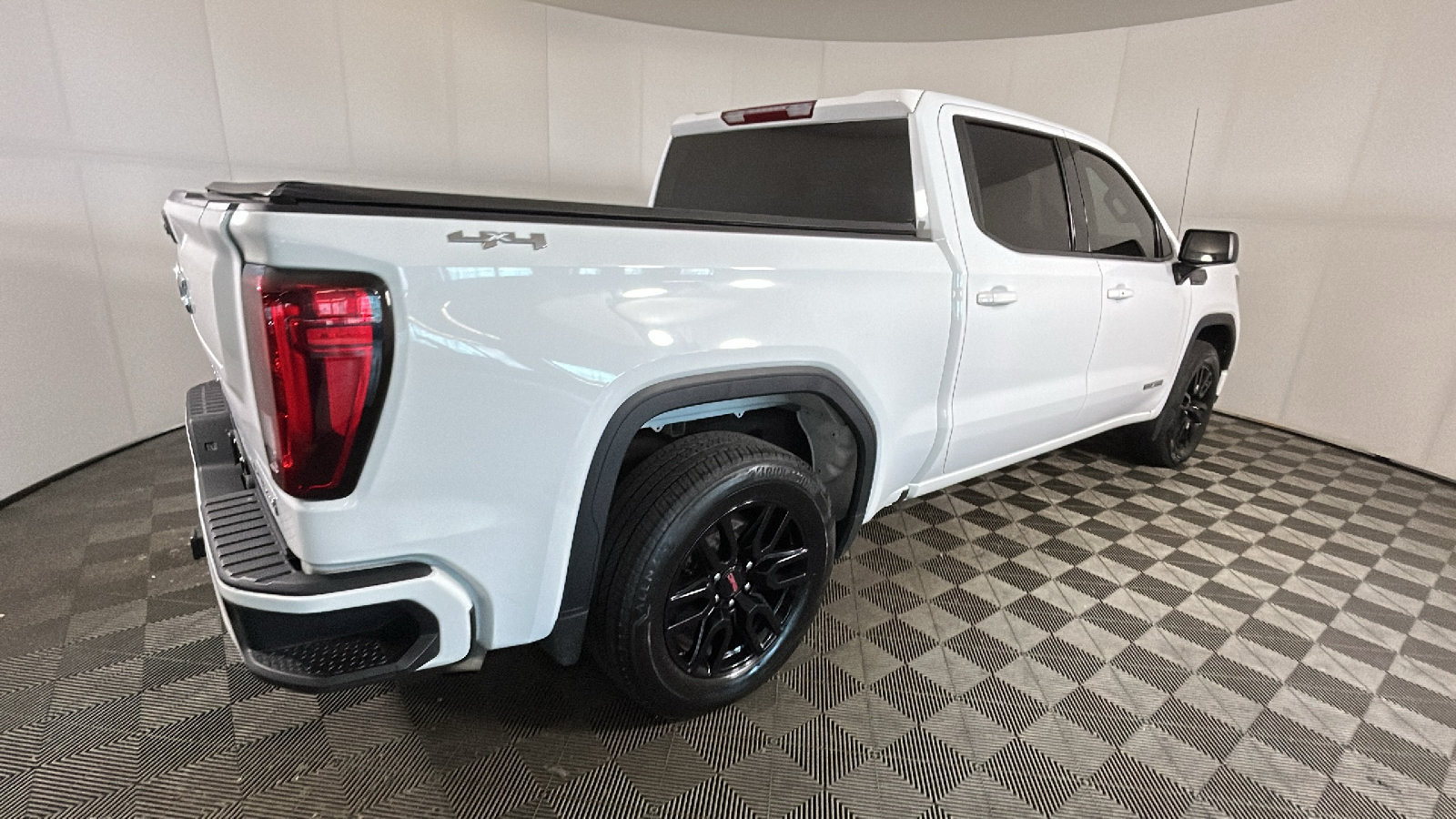 Used 2024 GMC Sierra 1500 Elevation AWD/4WD image 3