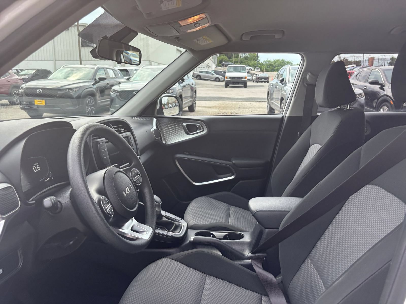Used 2025 Kia Soul LX w/ LX Technology Package FWD image 22
