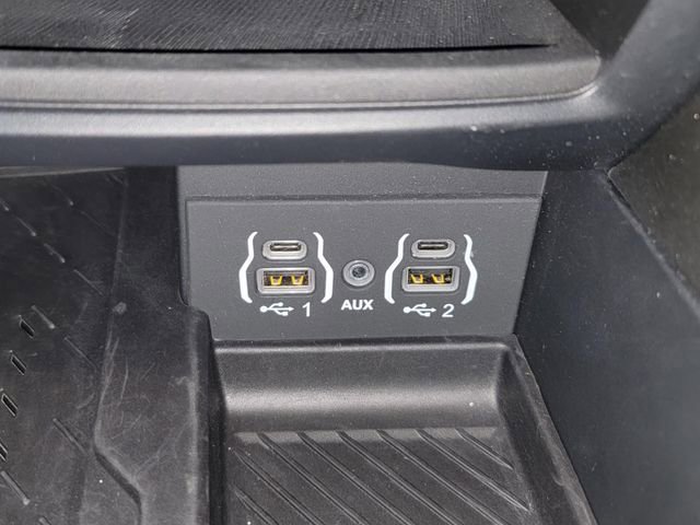 Used 2025 Chrysler Pacifica Limited image 22