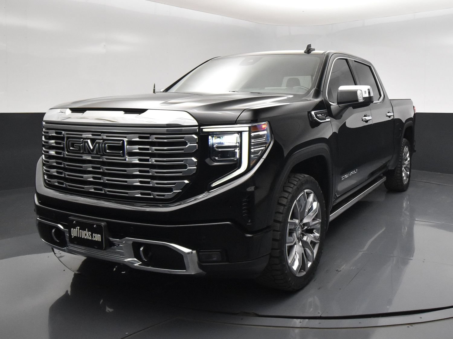 Used 2023 GMC Sierra 1500 Denali w/ Denali Reserve Package AWD/4WD image 2