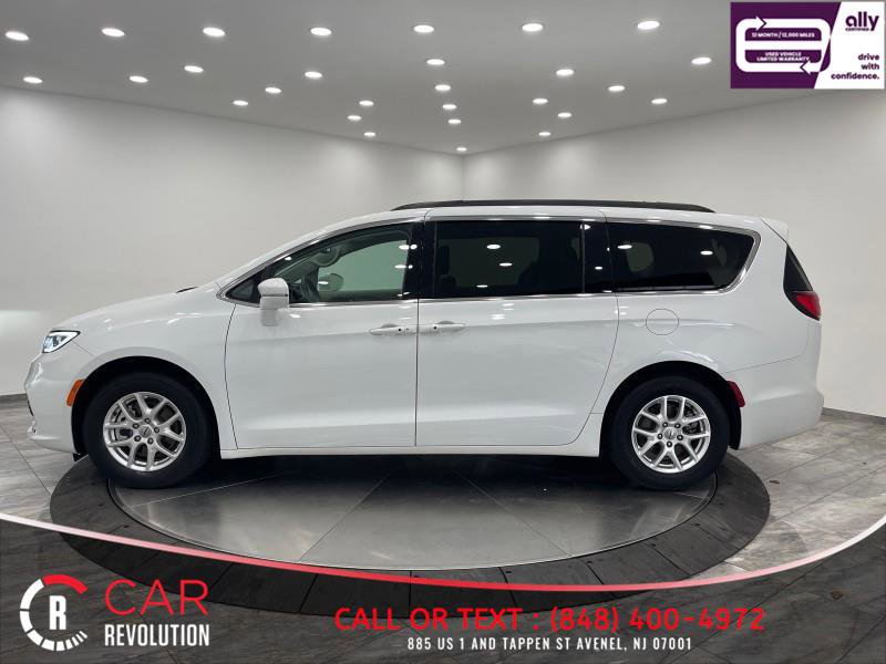 Used 2022 Chrysler Pacifica Touring-L image 4