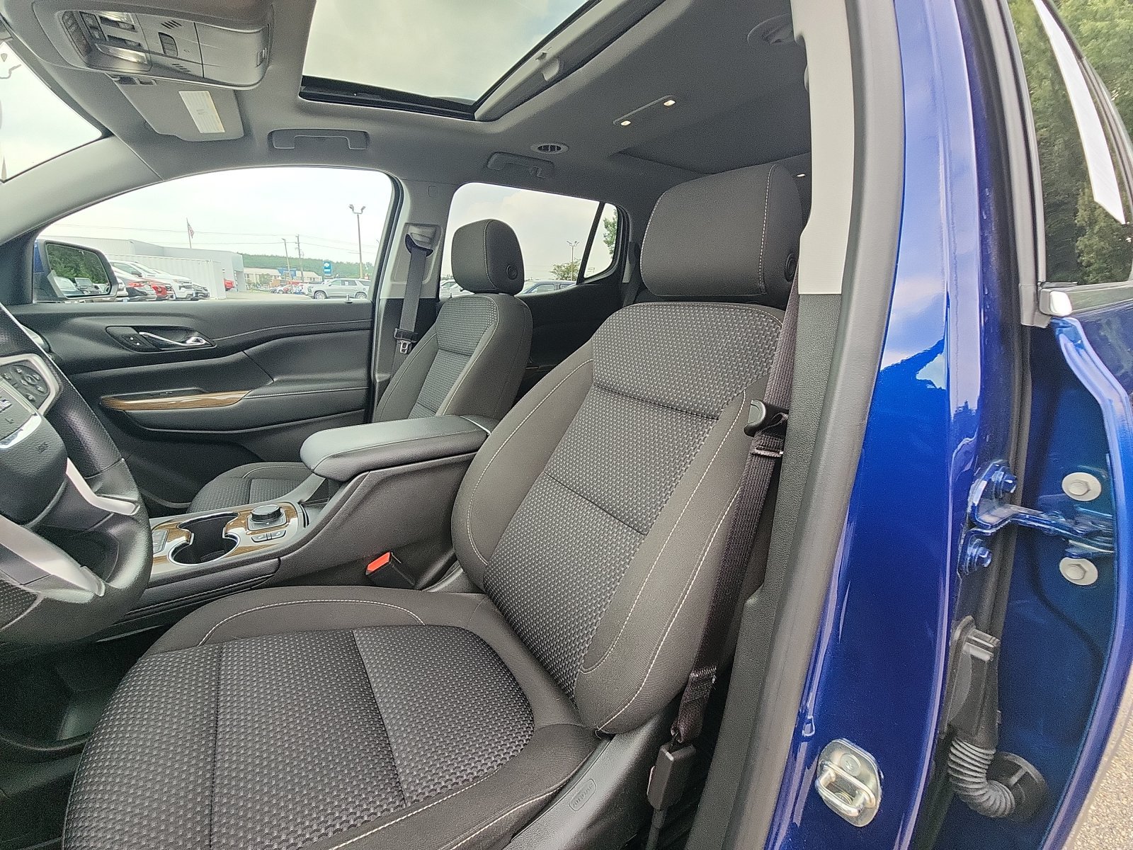 Used 2023 GMC Acadia SLE w/ Driver Convenience Package FWD image 19