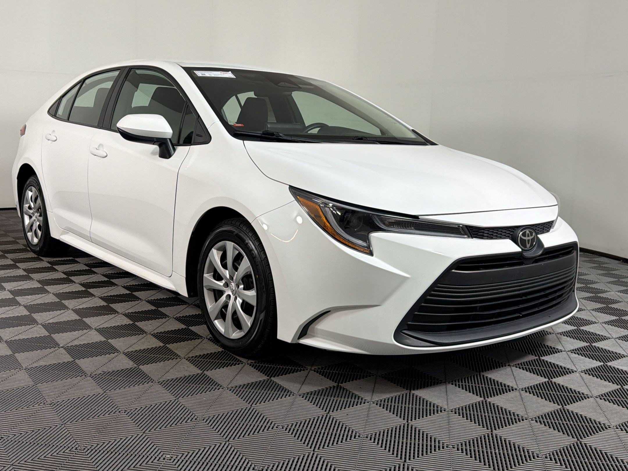 Used 2024 Toyota Corolla LE FWD image 22