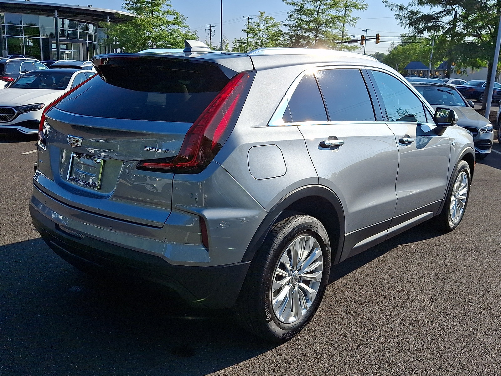 Used 2024 Cadillac XT4 Luxury w/ Cold Weather Package AWD/4WD image 6