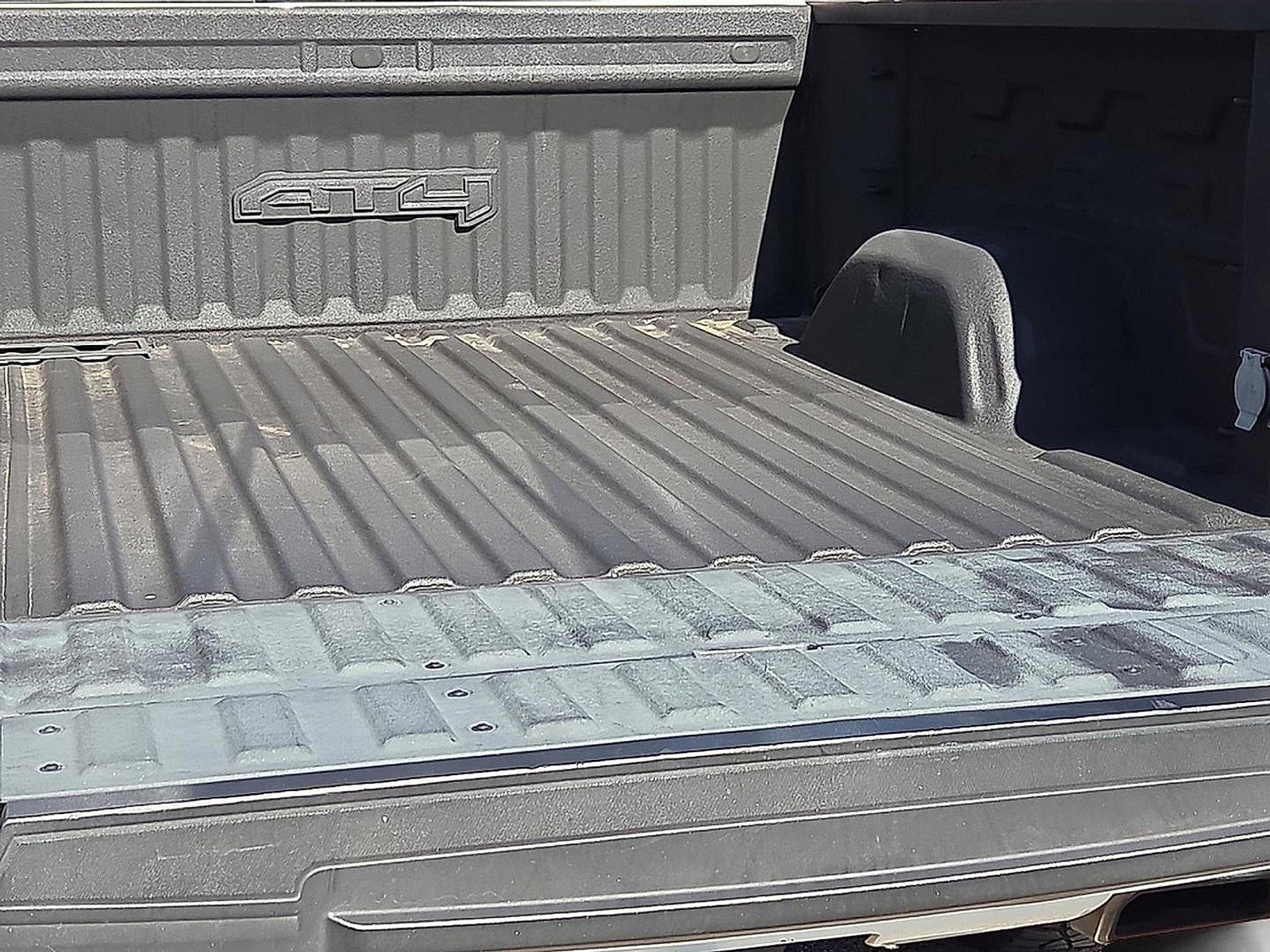 Used 2020 GMC Sierra 1500 AT4 w/ AT4 Premium Package image 9