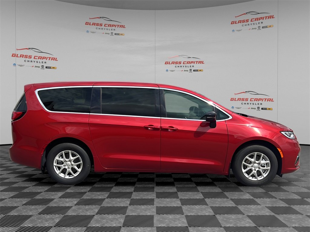 New 2025 Chrysler Pacifica Select image 6