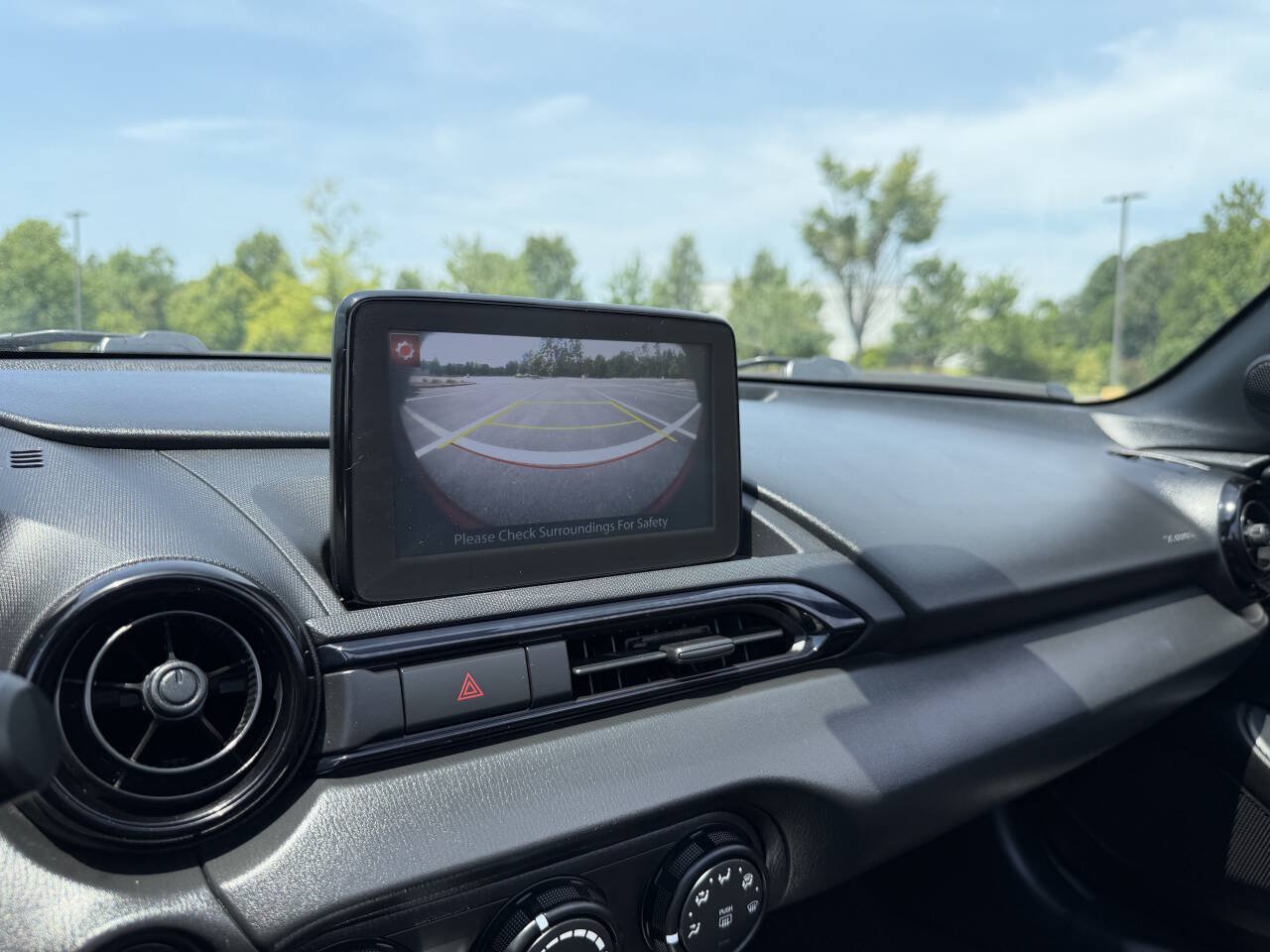 Used 2020 MAZDA MX-5 Miata Sport RWD image 21
