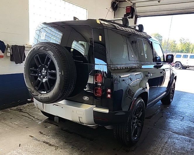 Used 2023 Land Rover Defender 110 SE AWD/4WD image 3