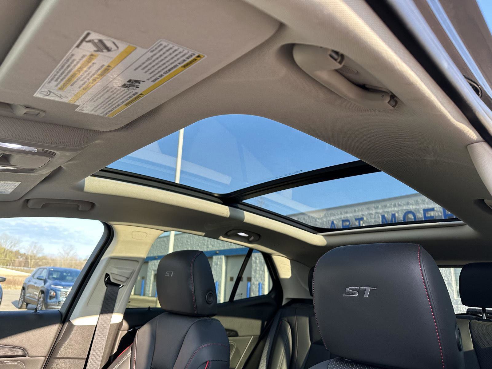 Used 2023 Buick Envision Essence w/ Sport Touring Package image 34