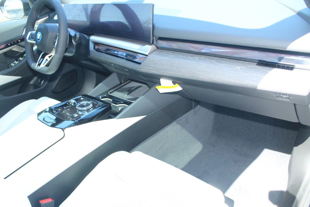 New 2026 BMW 550e xDrive w/ Executive Package AWD/4WD image 25