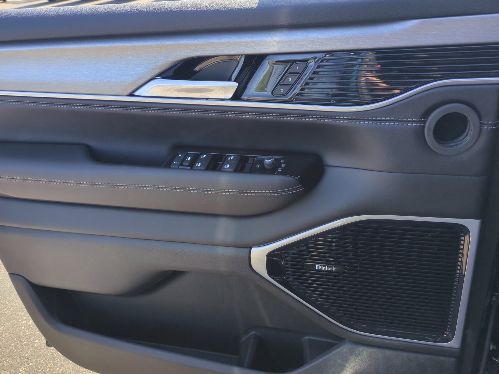 New 2026 Jeep Grand Wagoneer L Limited AWD/4WD image 13