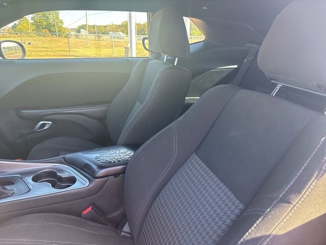 Used 2021 Dodge Challenger SXT image 9
