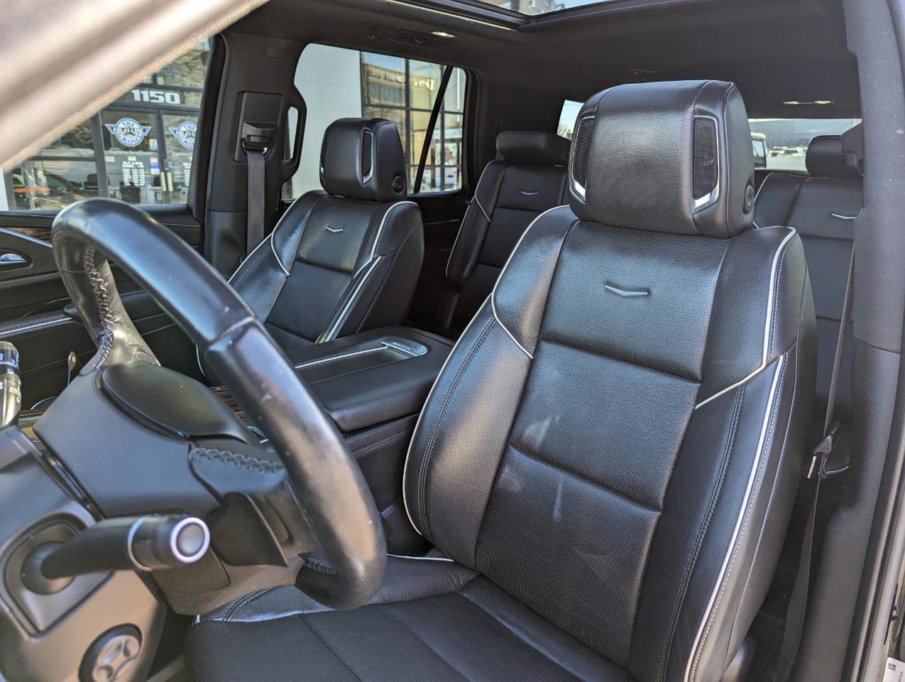 Used 2022 Cadillac Escalade Premium Luxury image 14