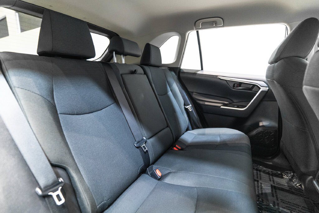 Used 2025 Toyota RAV4 LE AWD/4WD image 30