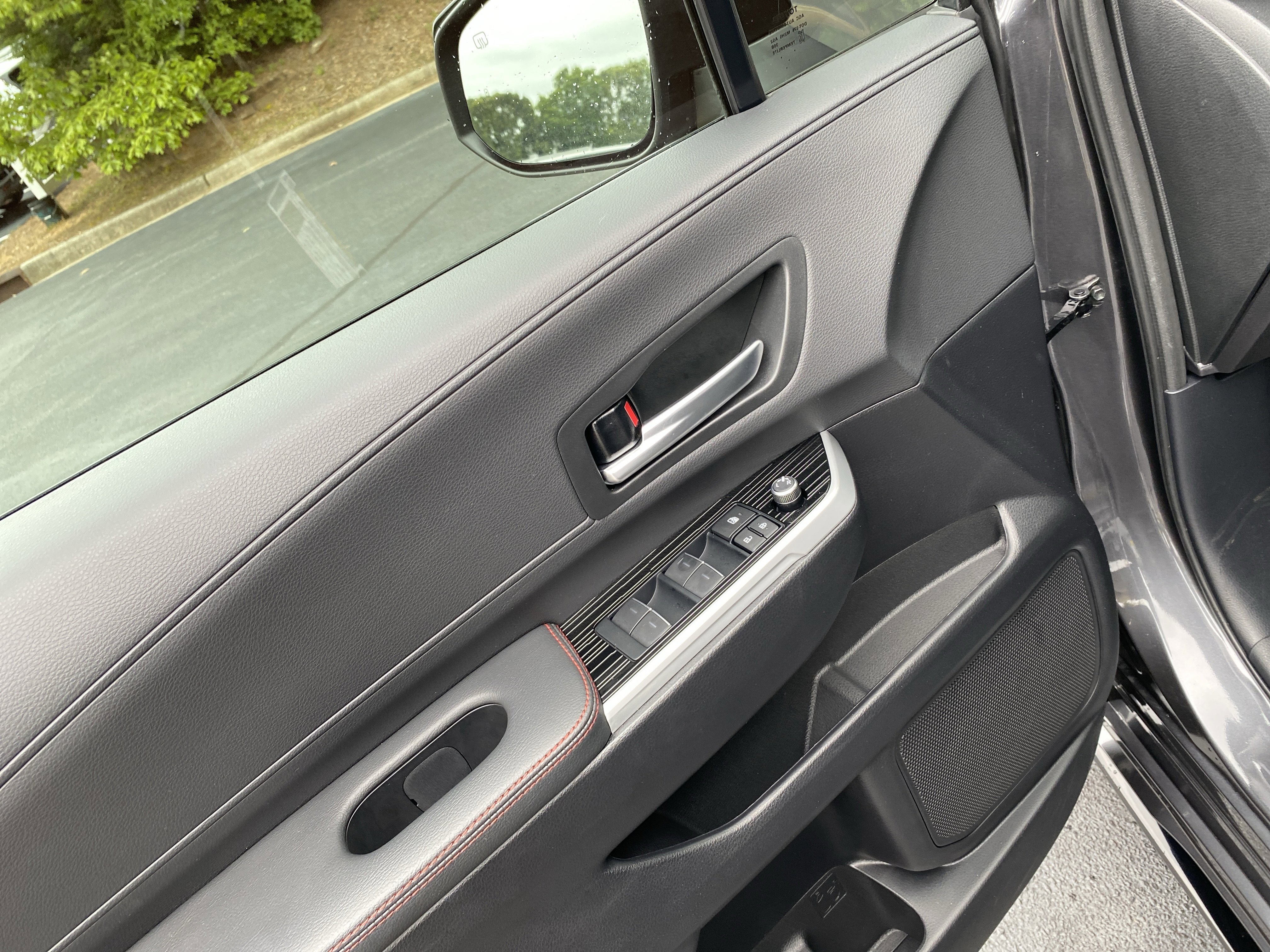 Certified 2025 Toyota Sienna XSE w/ XSE Plus Package FWD image 10