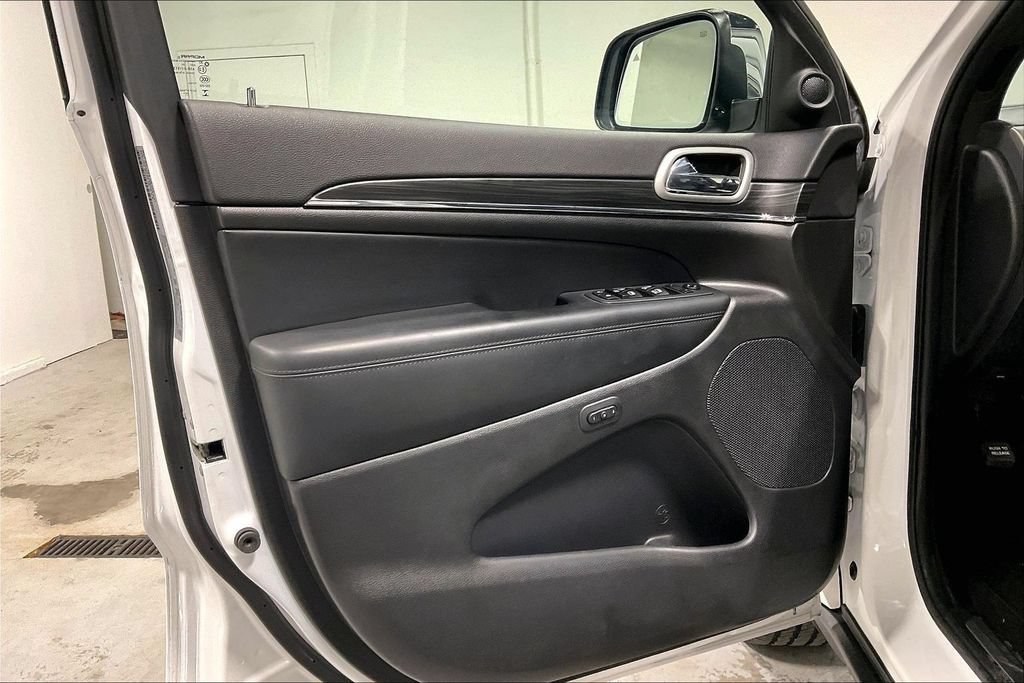 Used 2021 Jeep Grand Cherokee Limited AWD/4WD image 22