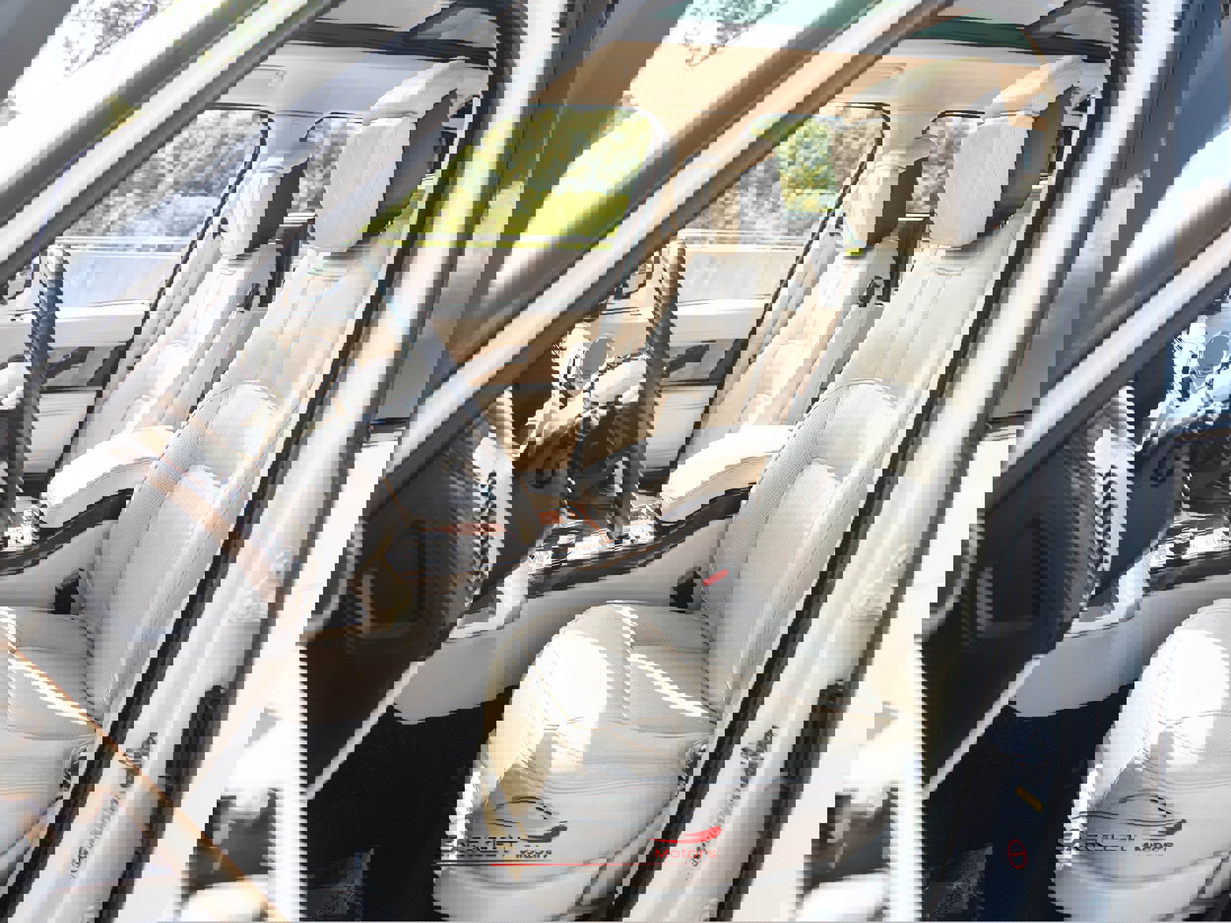 Used 2019 Land Rover Range Rover Long Wheelbase Supercharged image 16