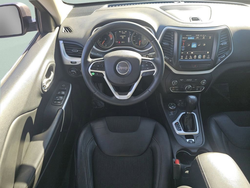 Used 2018 Jeep Cherokee Latitude Plus image 4