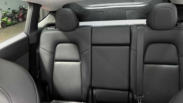 Used 2023 Tesla Model Y Long Range AWD/4WD image 28