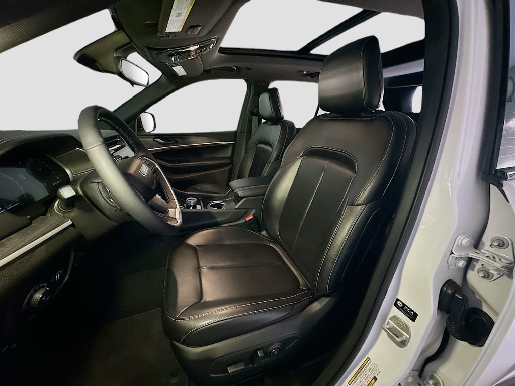 Used 2024 Jeep Grand Cherokee Limited w/ Trailer Tow Package AWD/4WD image 19