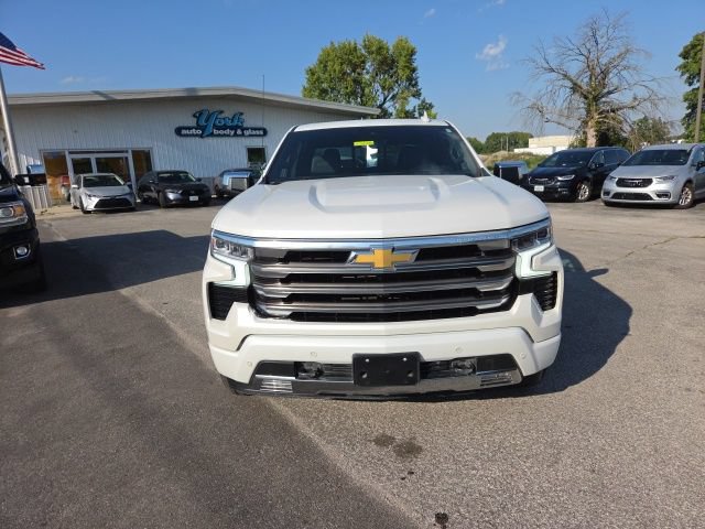 Used 2022 Chevrolet Silverado 1500 High Country w/ High Country Premium Package AWD/4WD image 3
