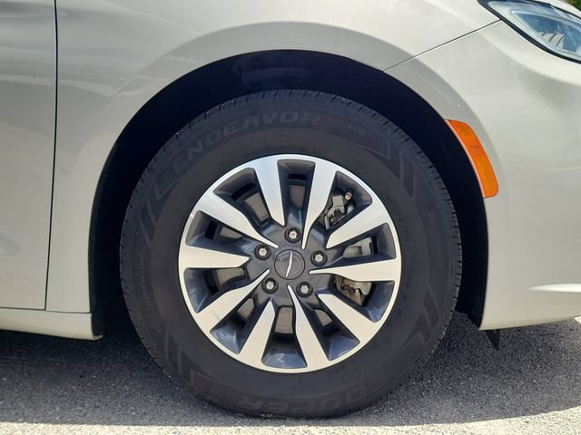 Used 2021 Chrysler Pacifica Touring-L FWD image 6