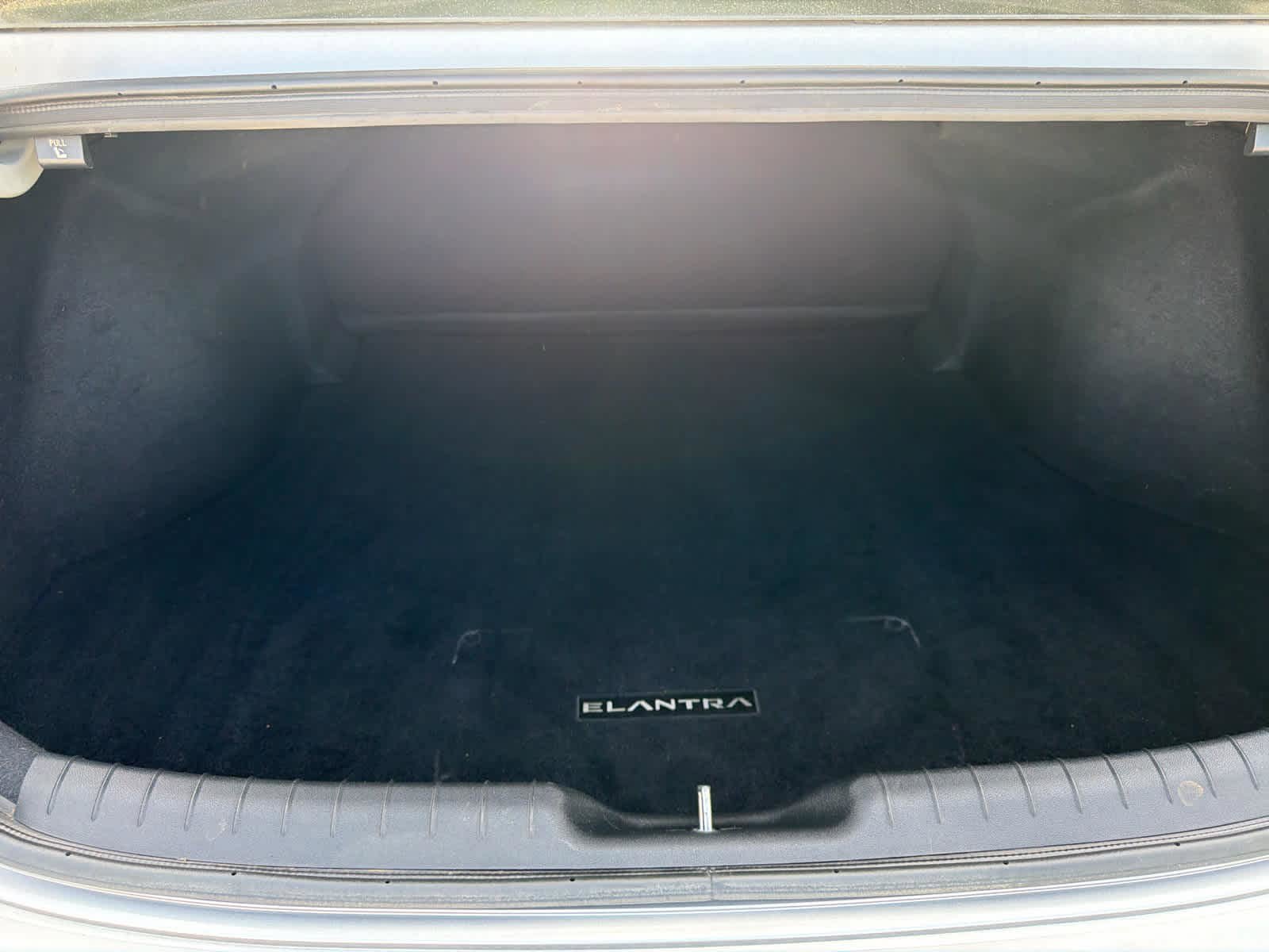 Used 2022 Hyundai Elantra SEL w/ Convenience Package FWD image 9