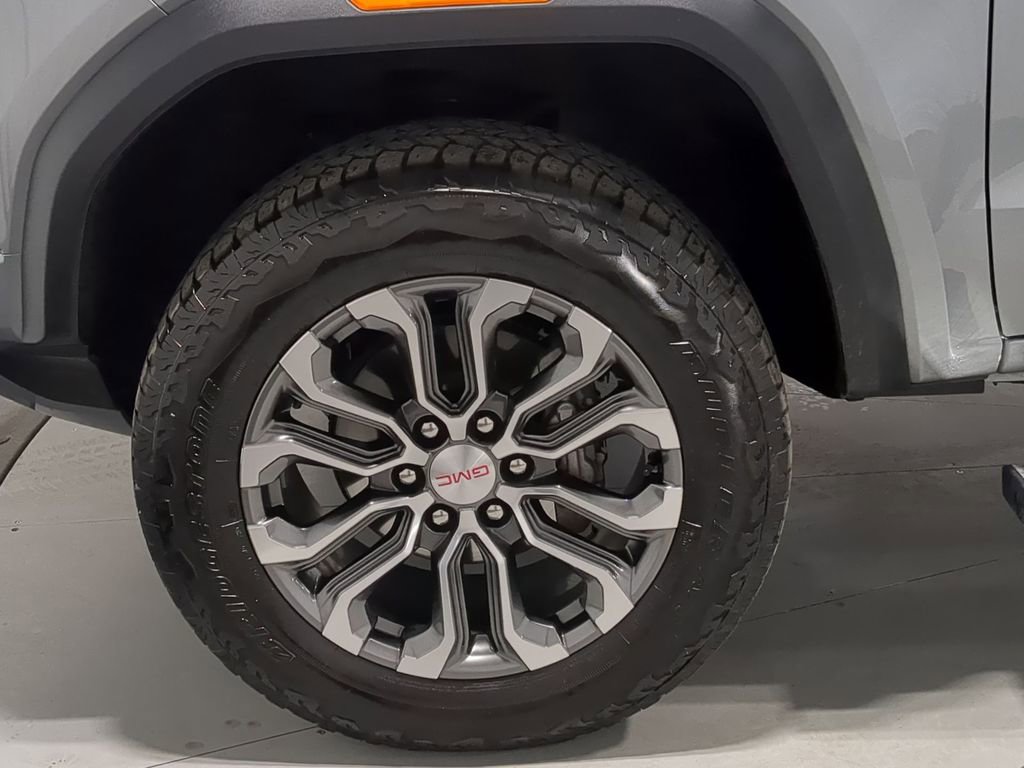 Used 2023 GMC Canyon Denali image 17