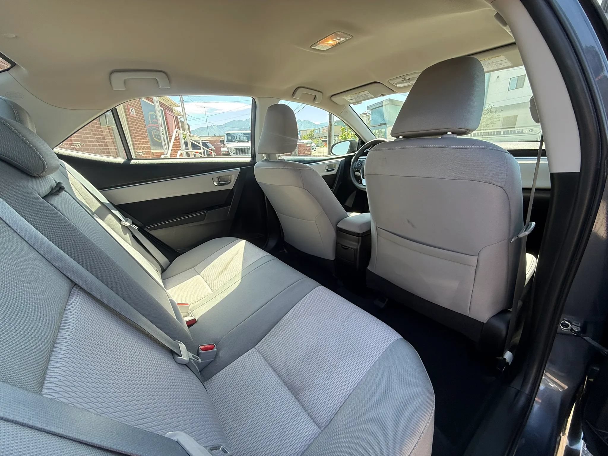 Used 2015 Toyota Corolla LE FWD image 13